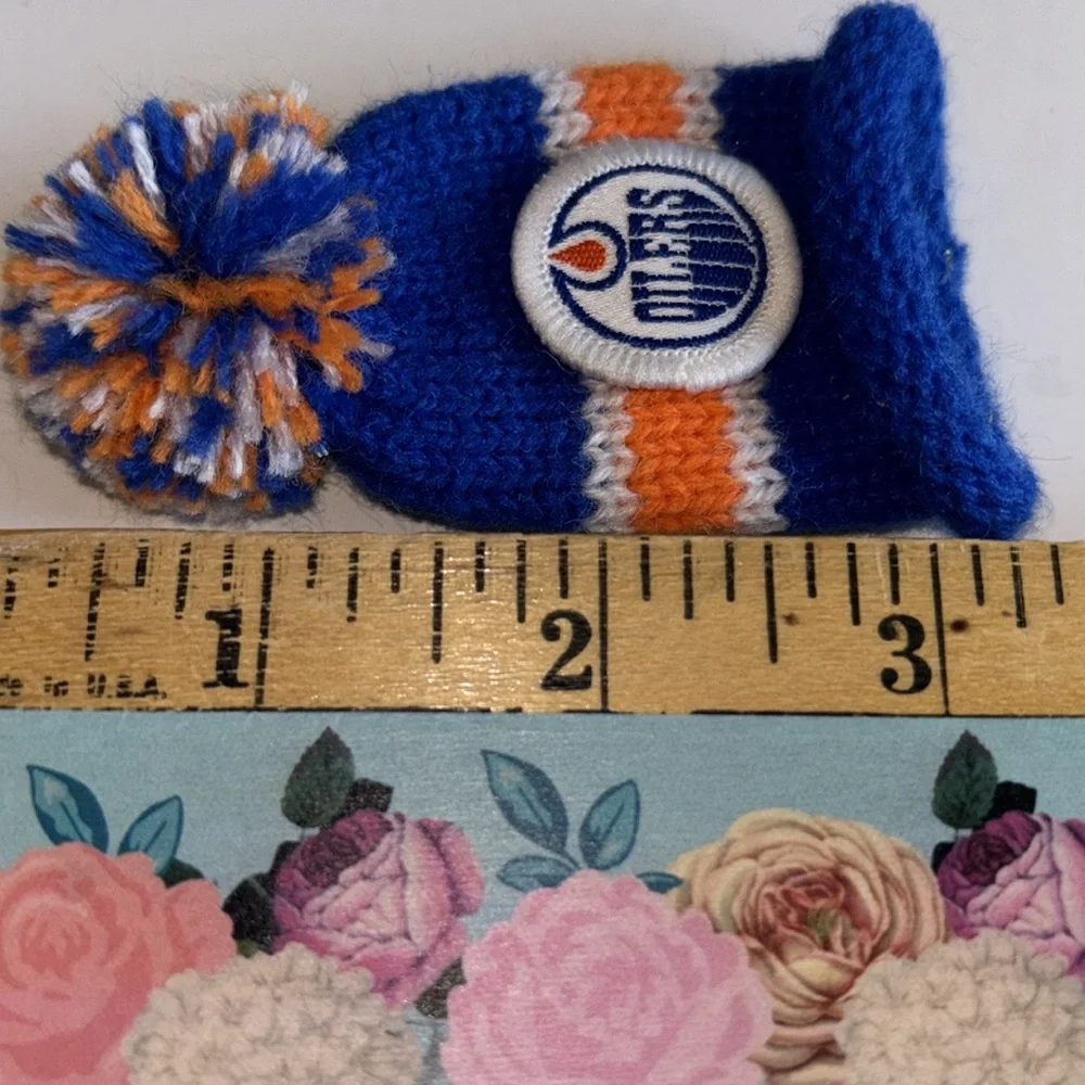 Oilers Vintage Pins and Badges, Edmonton Oilers Vintage Hat Toque Pin VTg